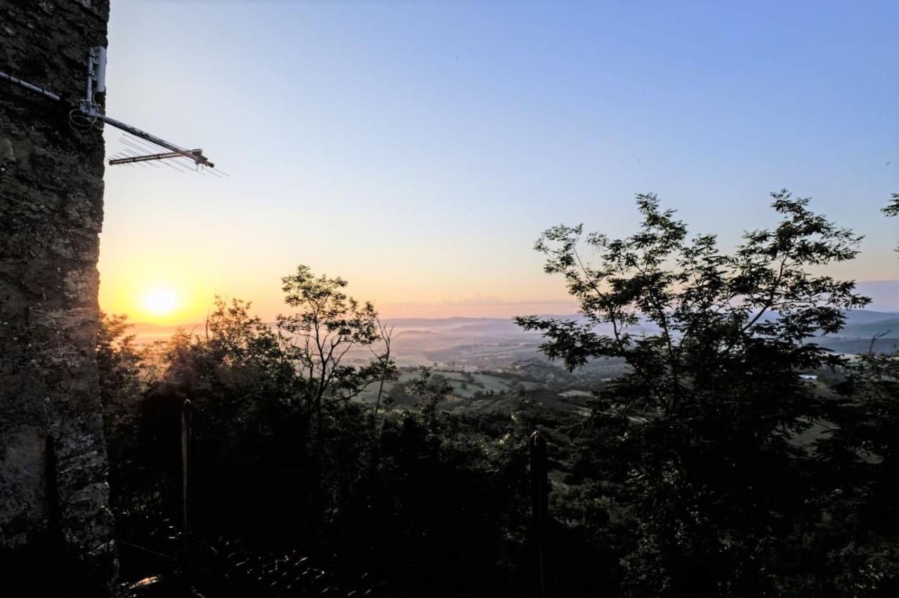 House With Stunning Views Villa Chiusdino Luaran gambar
